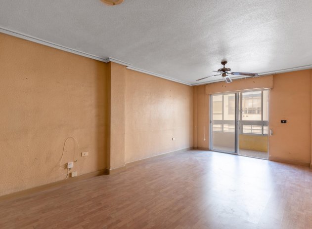 Resale - Apartment / Flat * - Torrevieja * - Habaneras