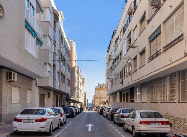 Resale - Apartment / Flat * - Torrevieja * - Habaneras