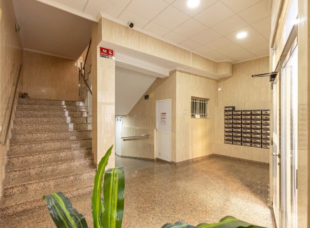 Resale - Apartment / Flat * - Torrevieja * - Habaneras