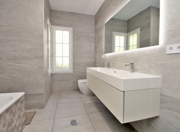 Resale - Villa * - Las Ramblas - Las Ramblas Golf *