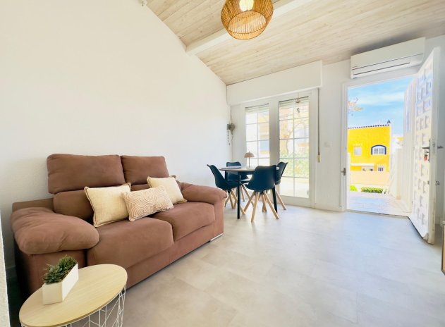 Resale - Apartment / Flat * - Torrevieja - Los Frutales