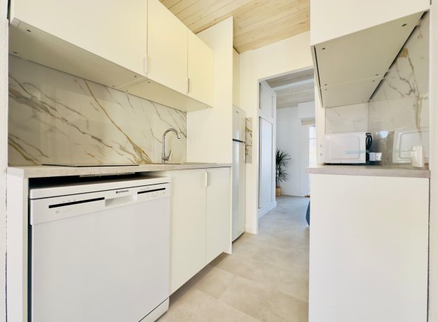 Resale - Apartment / Flat * - Torrevieja - Los Frutales