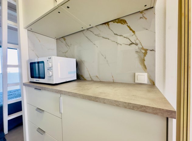 Resale - Apartment / Flat * - Torrevieja - Los Frutales