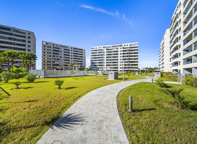 Resale - Apartment / Flat * - Torrevieja - Punta Prima *