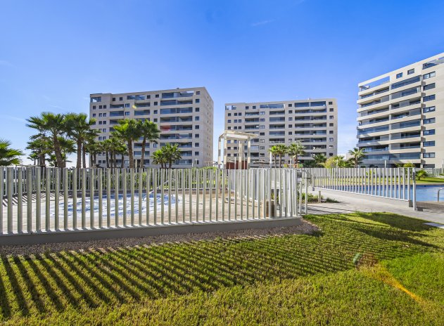 Resale - Apartment / Flat * - Torrevieja - Punta Prima *