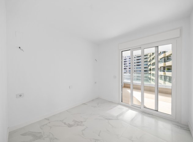 Resale - Apartment / Flat * - Torrevieja - Punta Prima *