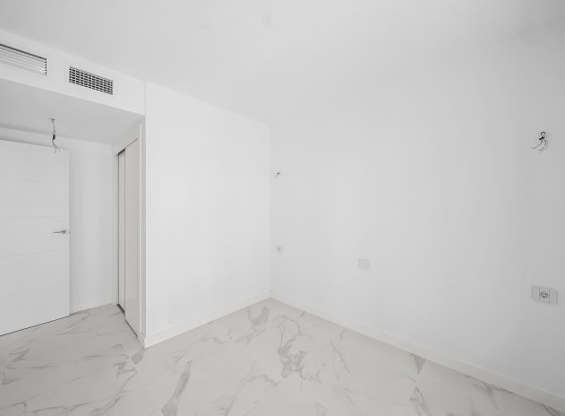 Resale - Apartment / Flat * - Torrevieja - Punta Prima *