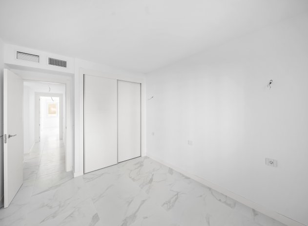 Resale - Apartment / Flat * - Torrevieja - Punta Prima *