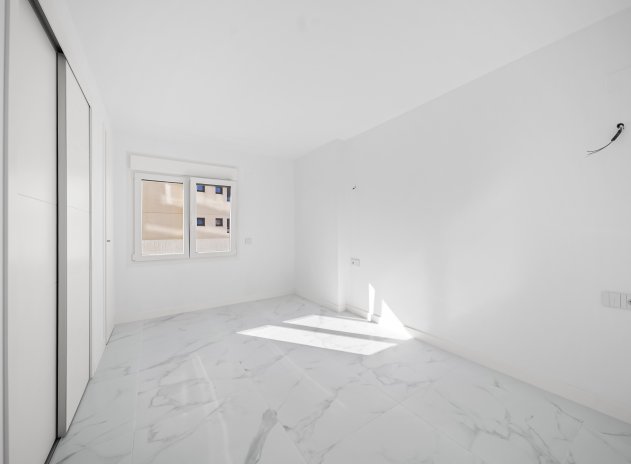 Resale - Apartment / Flat * - Torrevieja - Punta Prima *