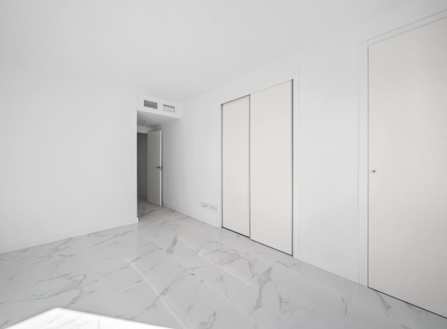 Resale - Apartment / Flat * - Torrevieja - Punta Prima *