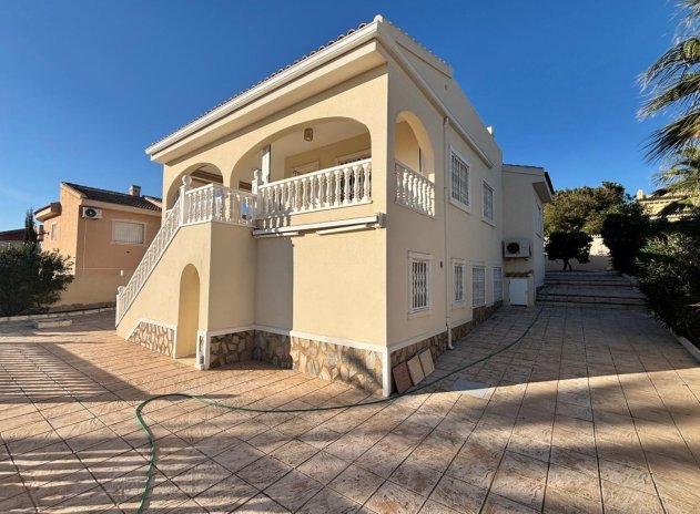 Reventa - Villa - Ciudad Quesada - La Fiesta