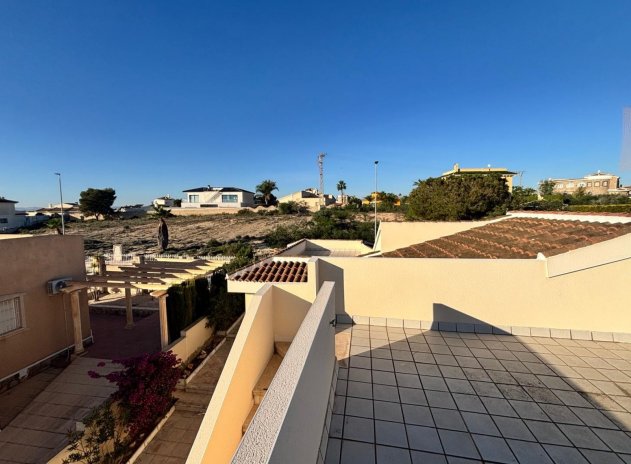 Reventa - Villa - Ciudad Quesada - La Fiesta