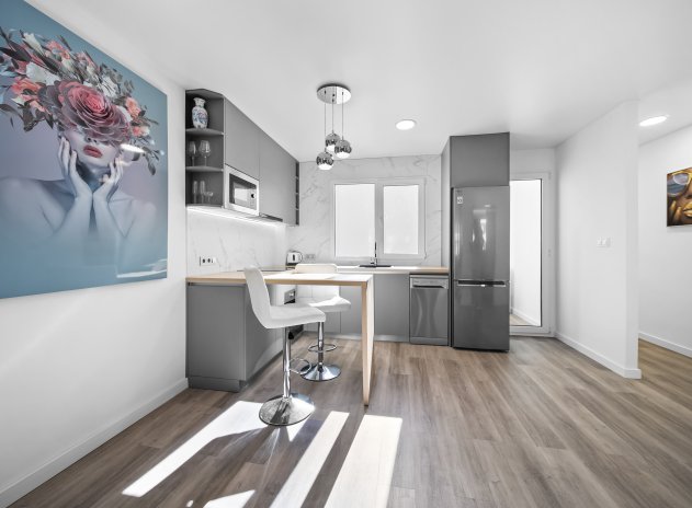 Resale - Apartment / Flat * - Torrevieja - Torrevieja *