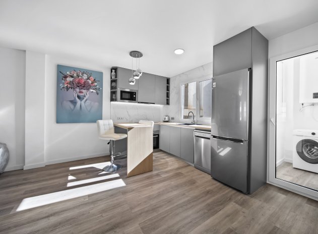 Resale - Apartment / Flat * - Torrevieja - Torrevieja *