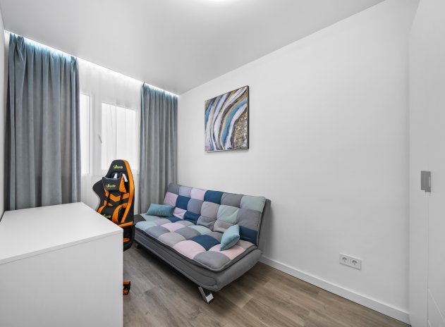 Resale - Apartment / Flat * - Torrevieja - Torrevieja *