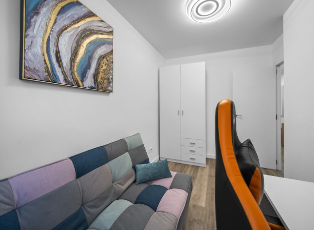 Resale - Apartment / Flat * - Torrevieja - Torrevieja *