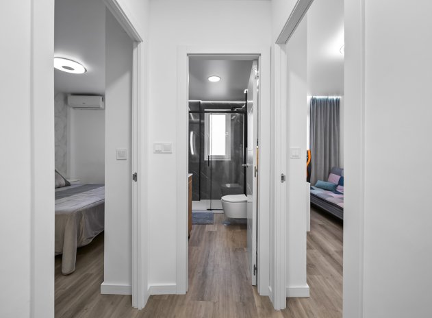 Resale - Apartment / Flat * - Torrevieja - Torrevieja *