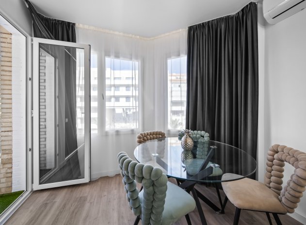 Resale - Apartment / Flat * - Torrevieja - Torrevieja *