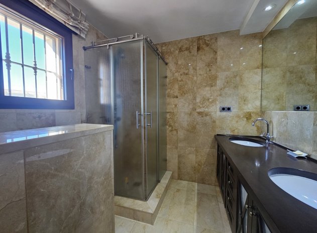 Resale - Villa * - La Manga del Mar Menor * - La Manga Del Mar Menor *