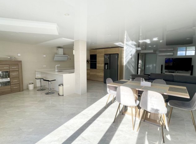 Resale - Villa * - Orihuela Costa * - Los Altos *