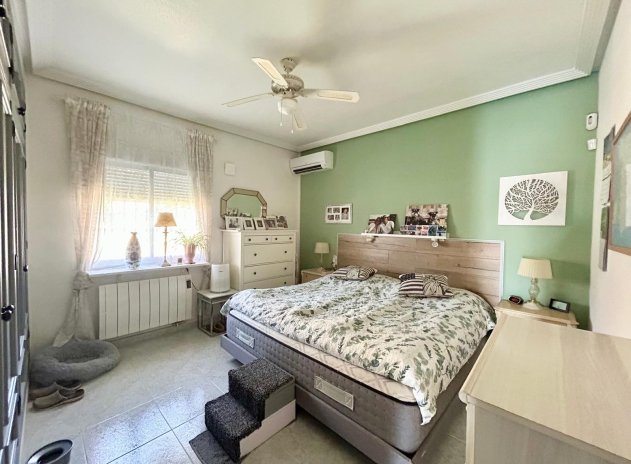 Resale - Villa * - Torrevieja * - La Siesta