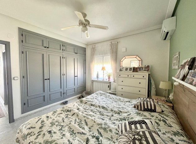 Resale - Villa * - Torrevieja * - La Siesta