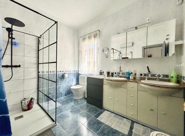 Resale - Villa * - Torrevieja * - La Siesta