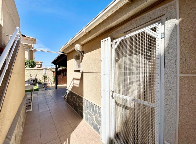 Resale - Villa * - Torrevieja * - La Siesta