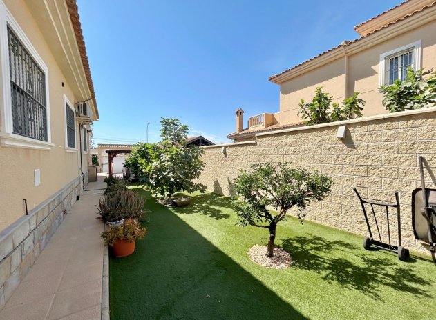 Resale - Villa * - Torrevieja * - La Siesta