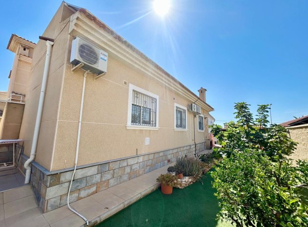 Resale - Villa * - Torrevieja * - La Siesta