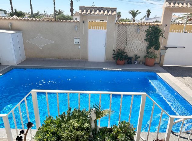 Resale - Villa * - Torrevieja * - La Siesta