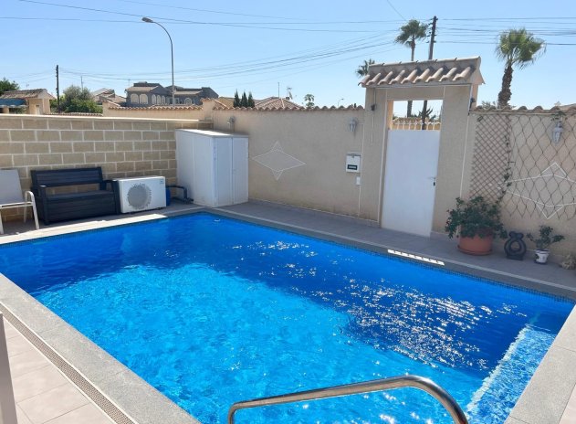Resale - Villa * - Torrevieja * - La Siesta