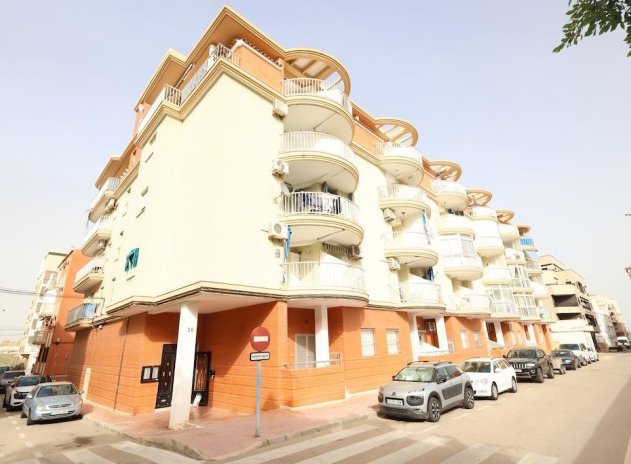 Resale - Apartment / Flat * - Torrevieja * - La Mata *
