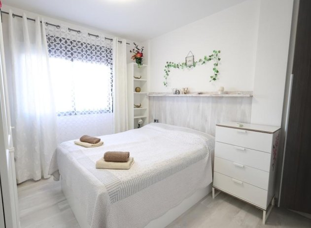 Resale - Apartment / Flat * - Orihuela Costa * - La Zenia *