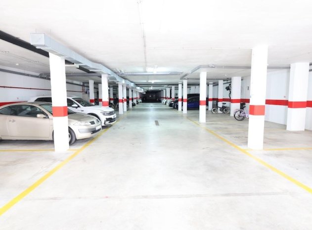 Resale - Apartment / Flat * - Orihuela Costa * - La Zenia *