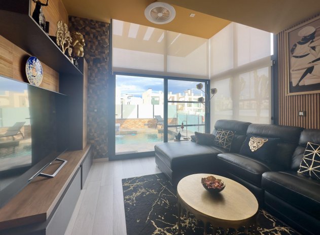 Resale - Villa * - Orihuela Costa * - Lomas de Cabo Roig *