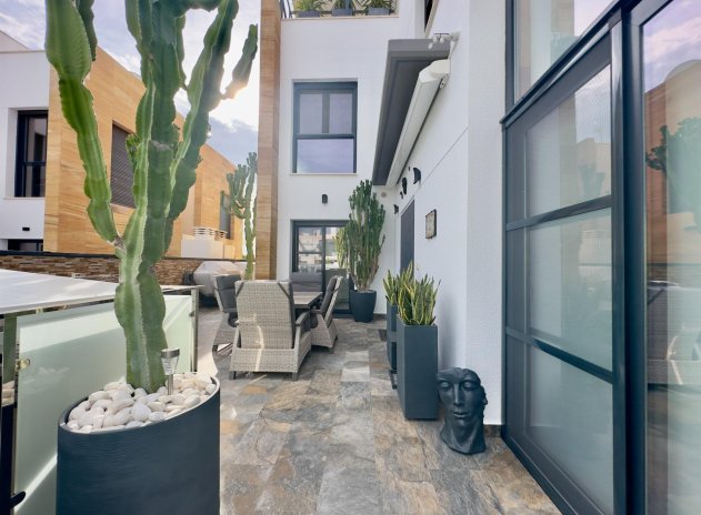 Resale - Villa * - Orihuela Costa * - Lomas de Cabo Roig *