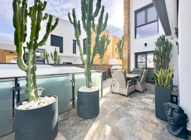 Resale - Villa * - Orihuela Costa * - Lomas de Cabo Roig *