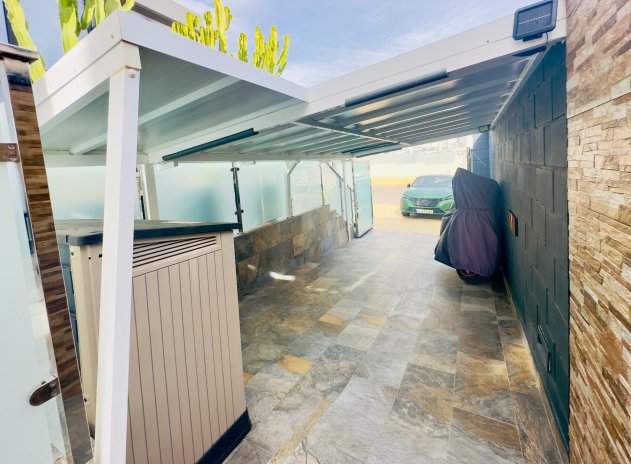 Resale - Villa * - Orihuela Costa * - Lomas de Cabo Roig *