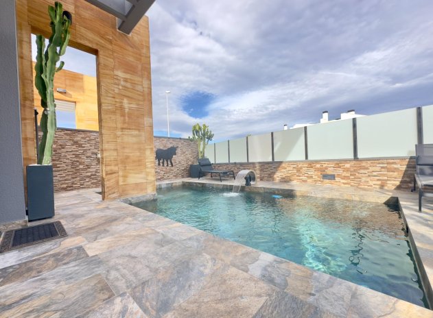 Resale - Villa * - Orihuela Costa * - Lomas de Cabo Roig *