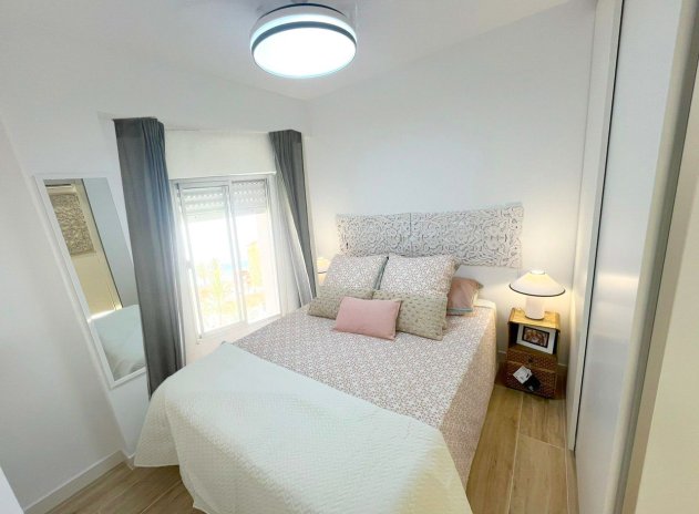 Resale - Apartment / Flat * - Torrevieja * - Punta Prima *