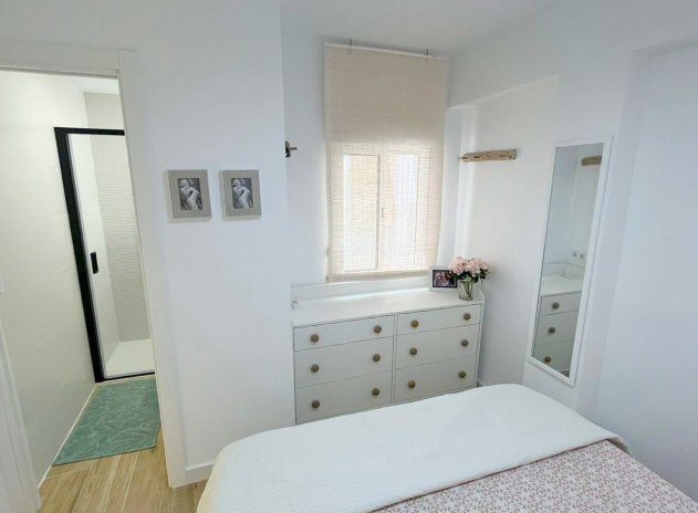 Resale - Apartment / Flat * - Torrevieja * - Punta Prima *