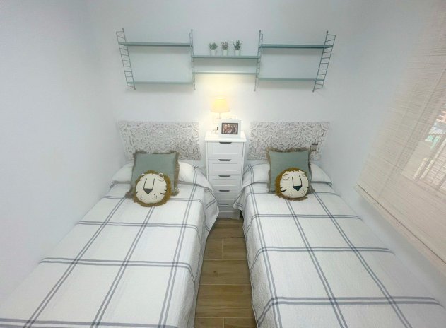 Resale - Apartment / Flat * - Torrevieja * - Punta Prima *