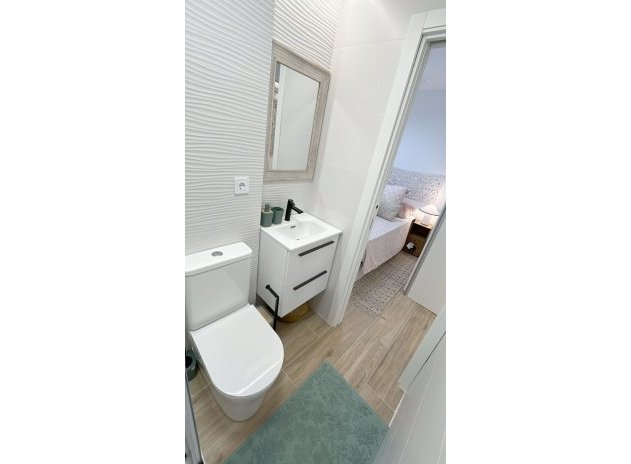 Resale - Apartment / Flat * - Torrevieja * - Punta Prima *