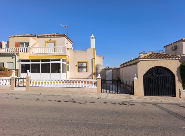 Resale - Apartment / Flat * - Orihuela Costa * - Punta Prima *