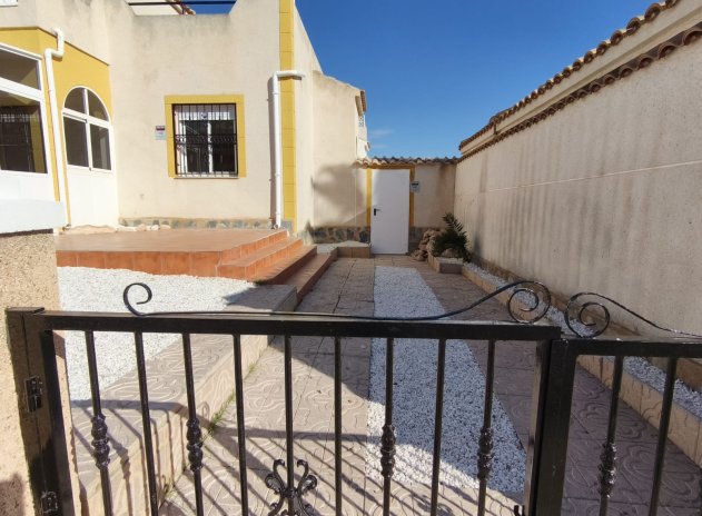 Resale - Apartment / Flat * - Orihuela Costa * - Punta Prima *