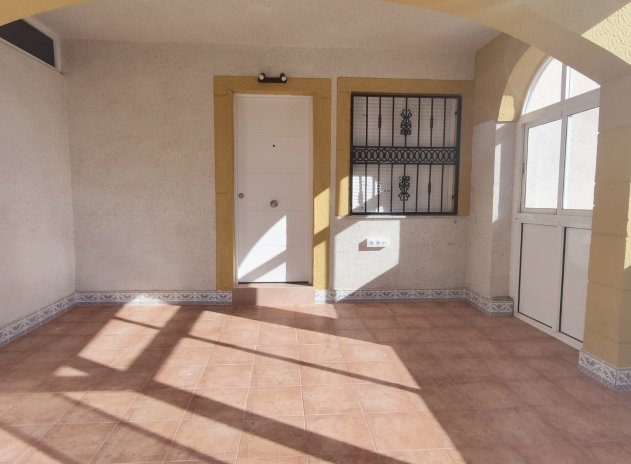 Resale - Apartment / Flat * - Orihuela Costa * - Punta Prima *