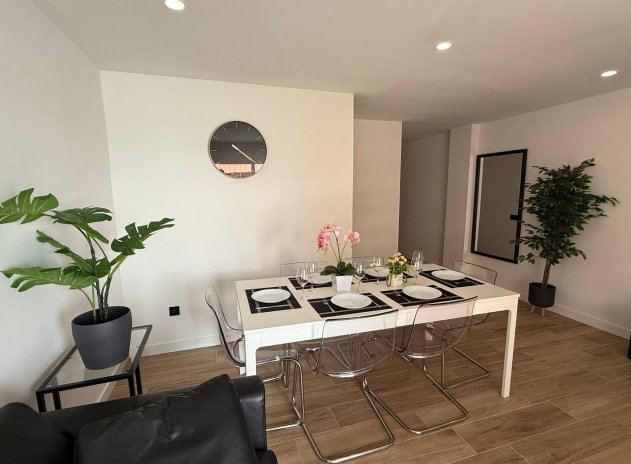 Resale - Apartment / Flat * - Torrevieja *