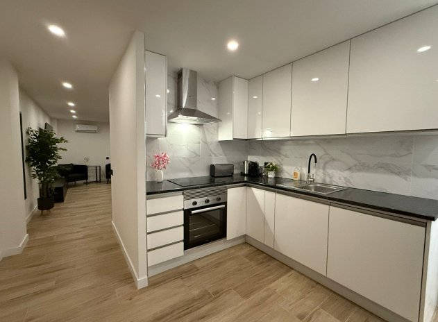 Resale - Apartment / Flat * - Torrevieja *