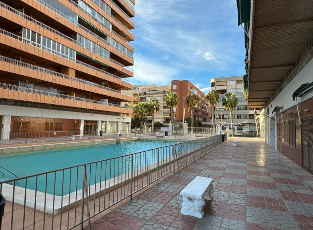 Resale - Apartment / Flat * - Torrevieja *